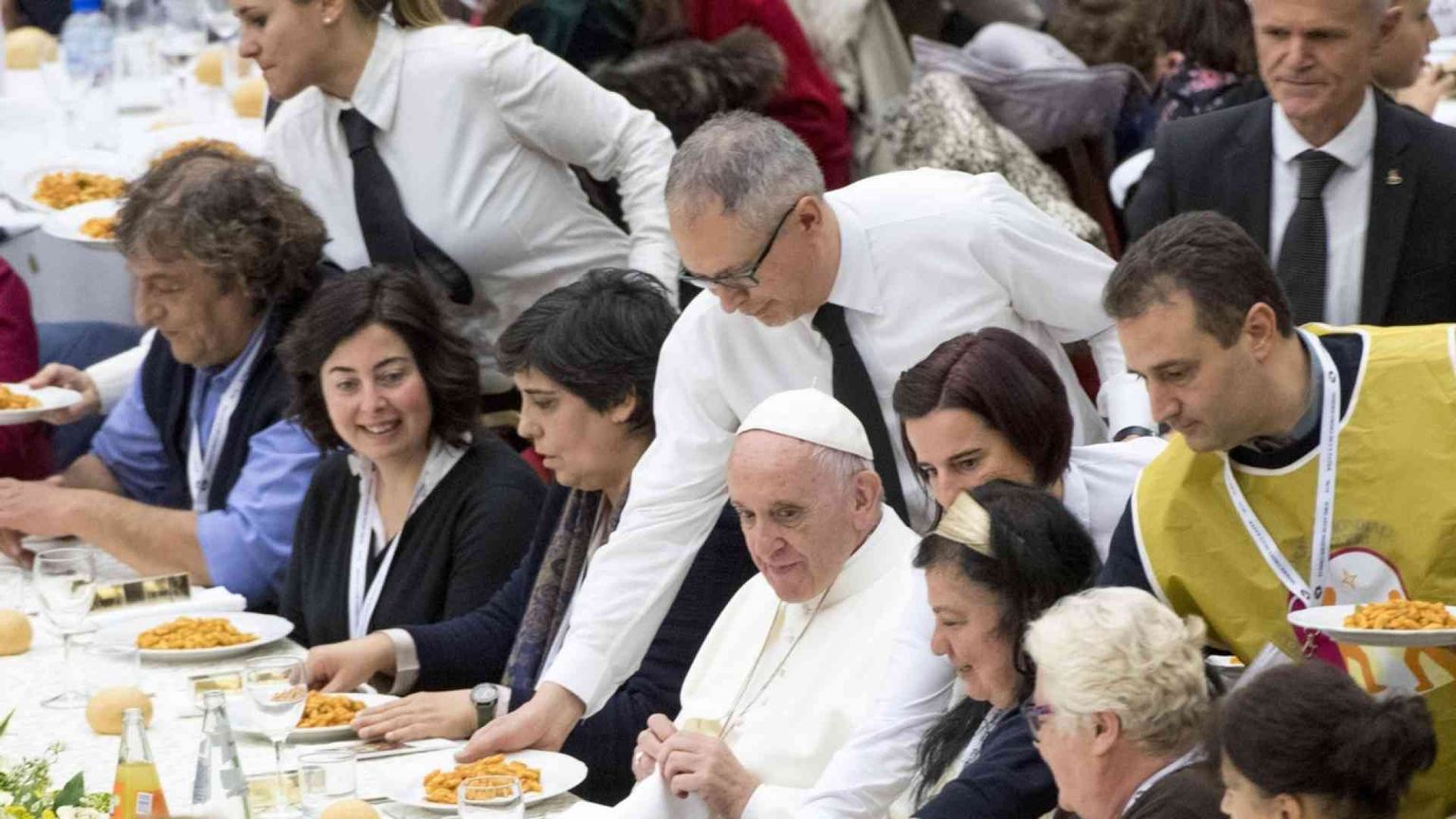 Domenica la raccolta per la carità del Papa. Anche Avvenire partecipa