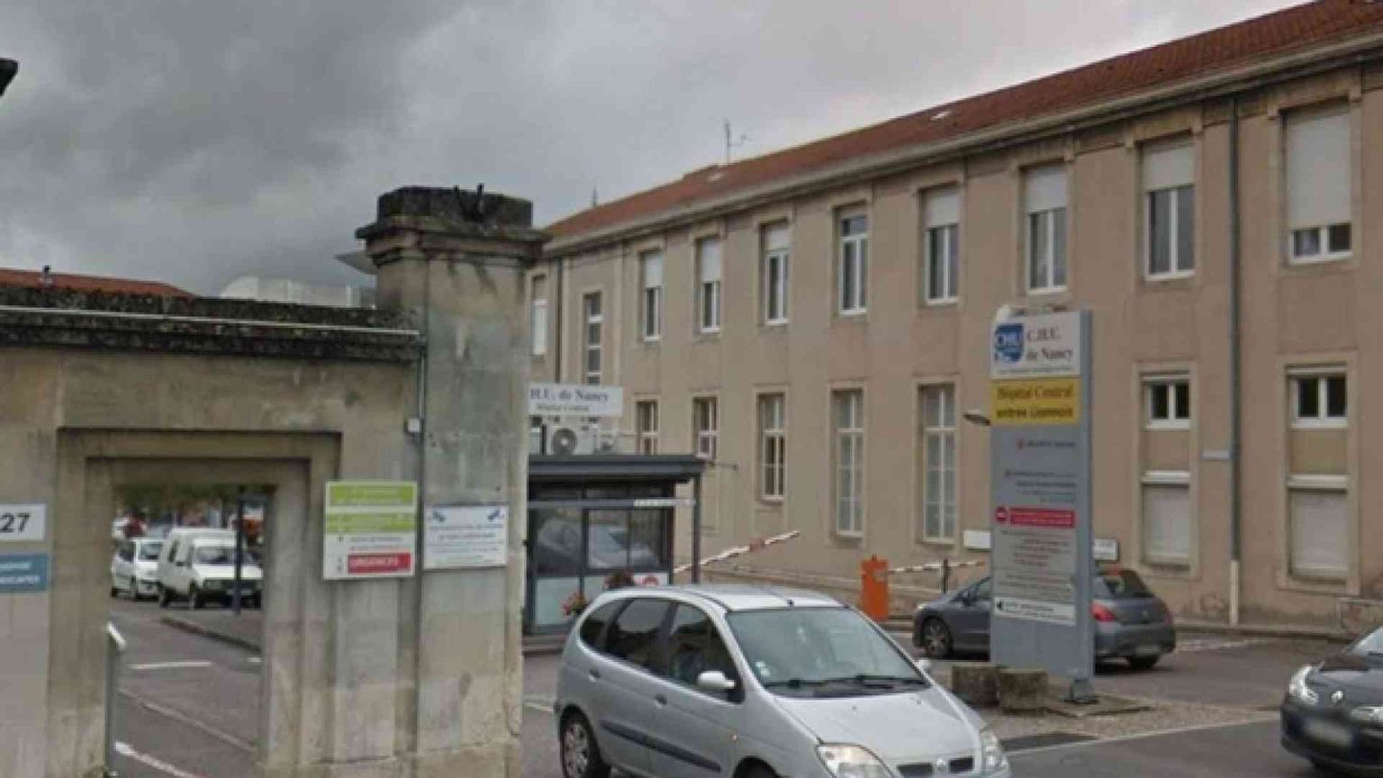 Francia, i medici «staccano la spina» alla 14enne Inès