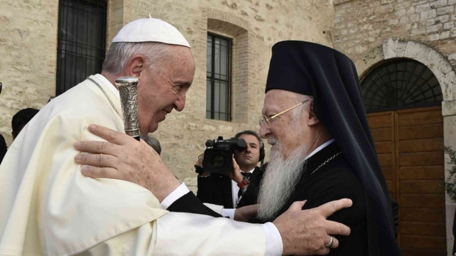 Il Papa agli ortodossi: in tante società cristiane la fede è offuscata