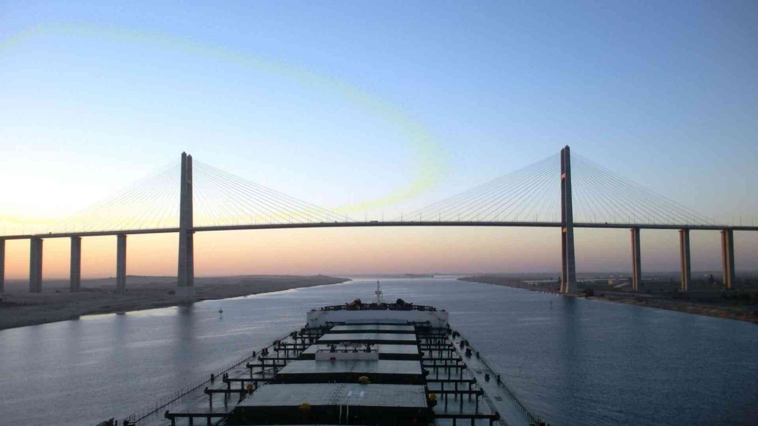 I 150 anni di Suez, il canale che ha riaperto la storia del Mediterraneo