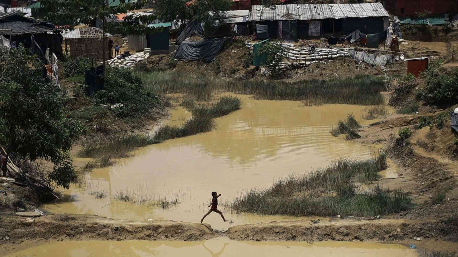 Finisce nel fango la speranza dei Rohingya