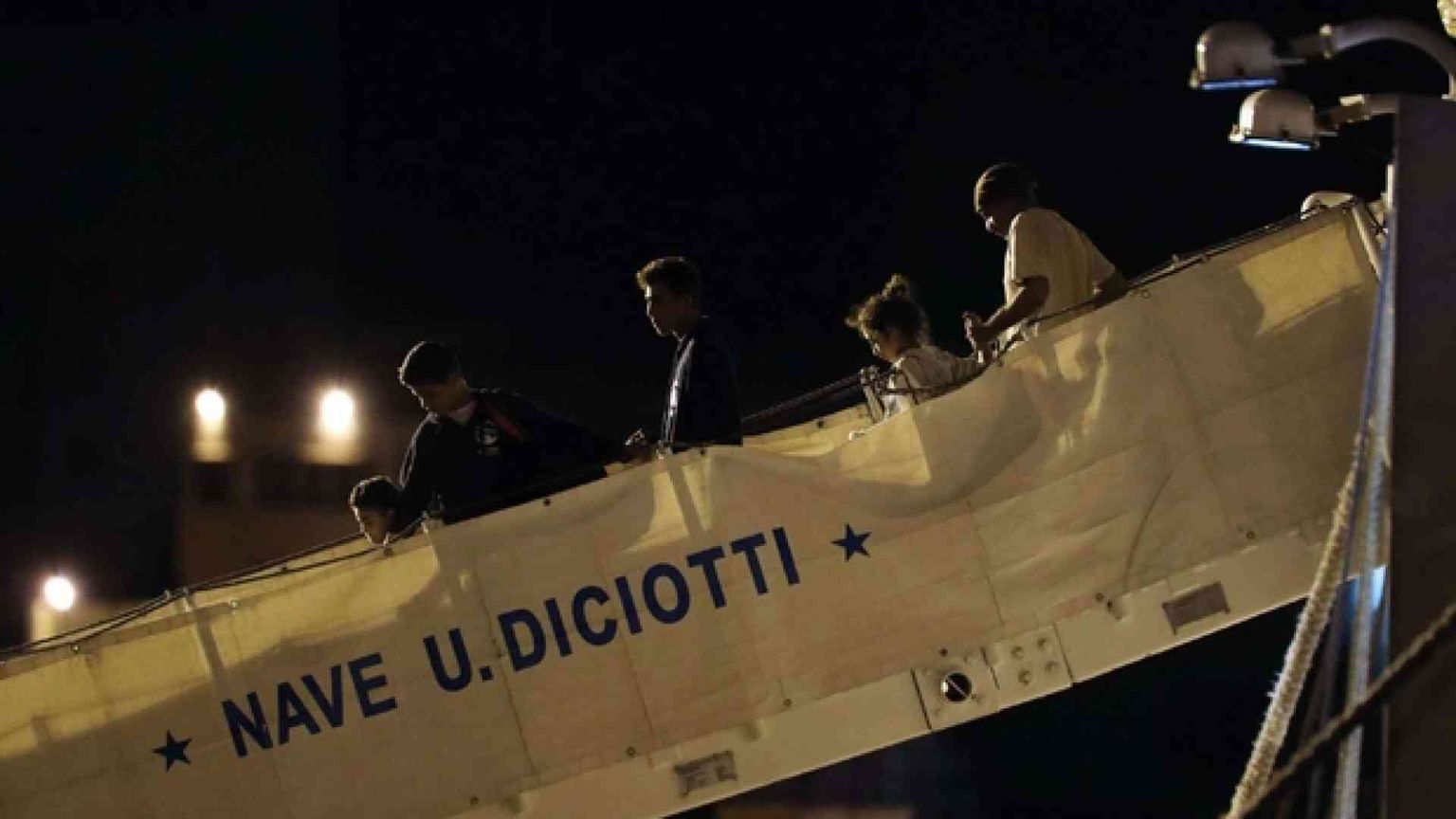 Nave Diciotti, interrogatori in corso. Di Maio: bene l'intervento del Colle