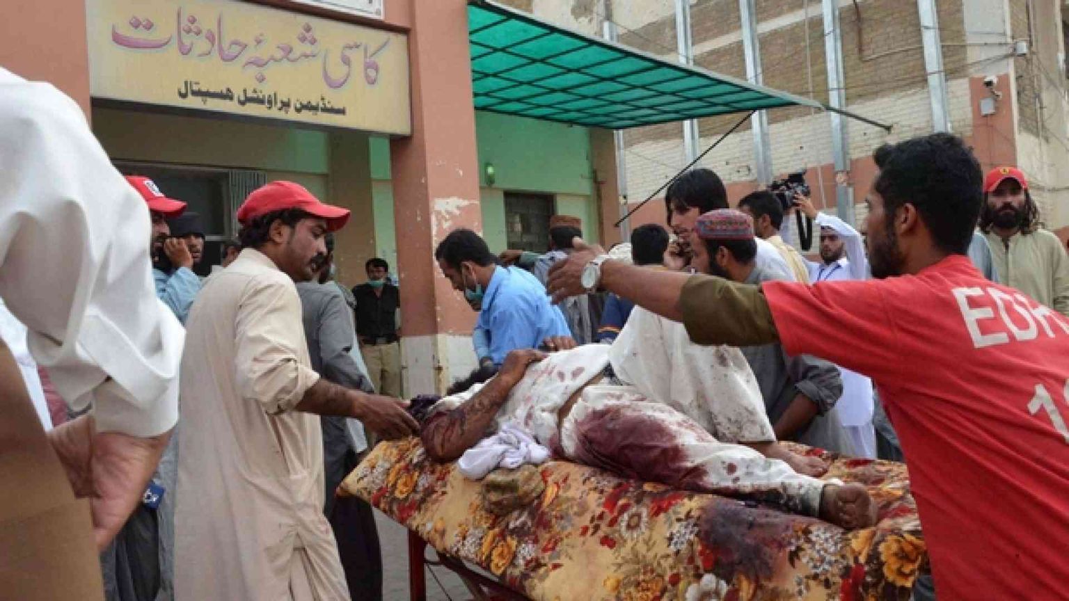 Sangue sulle elezioni: 133 morti ai comizi in Pakistan