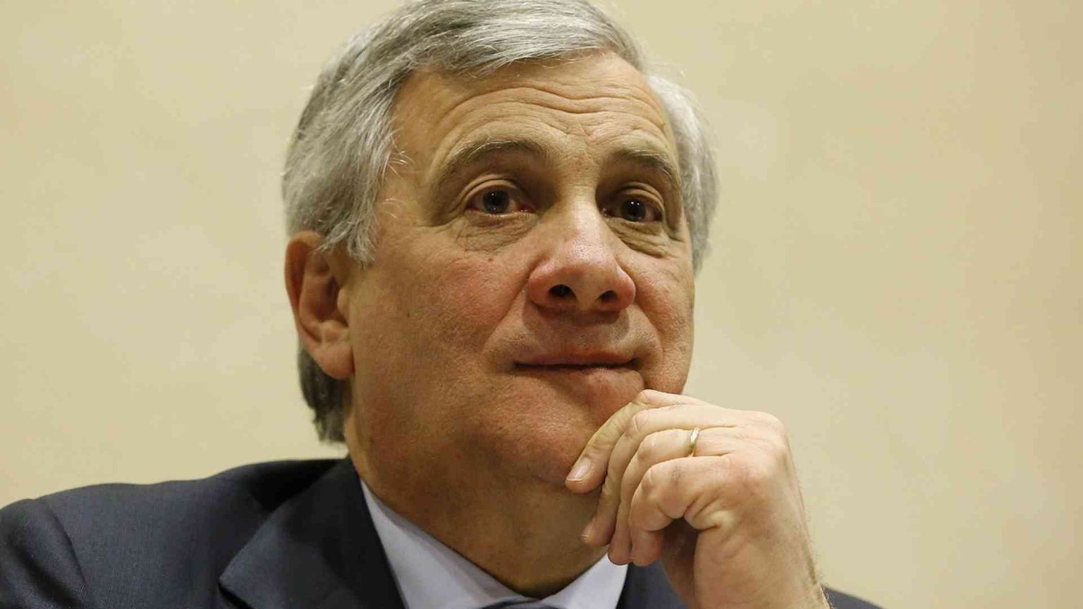 Tajani: «M5s e Lega non durano, Salvini torni con noi»