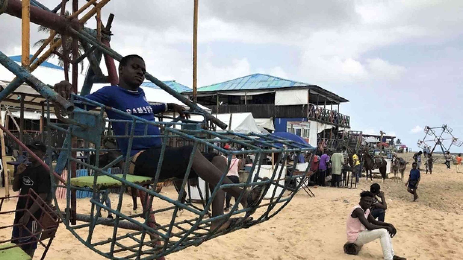 Lagos costruisce isole per ricchi nel mare di baracche