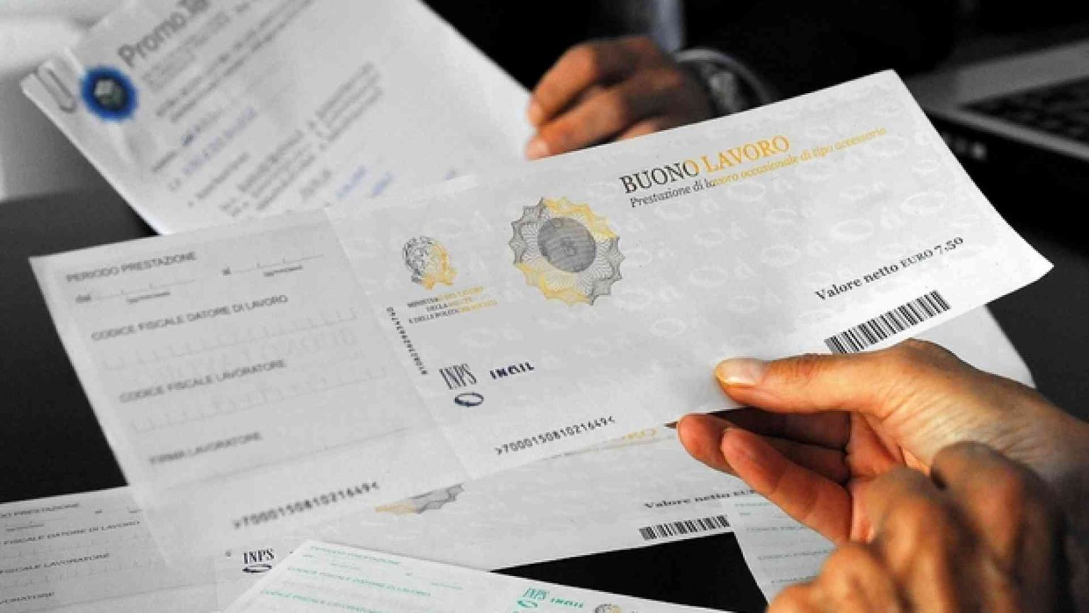 Dieci milioni di ore al mese per voucher e lavoro intermittente