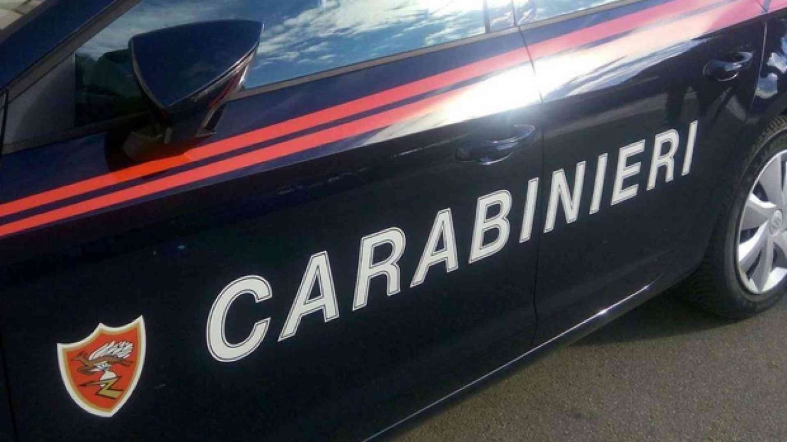 Molesta bimba in auto. Prete sospeso da Betori