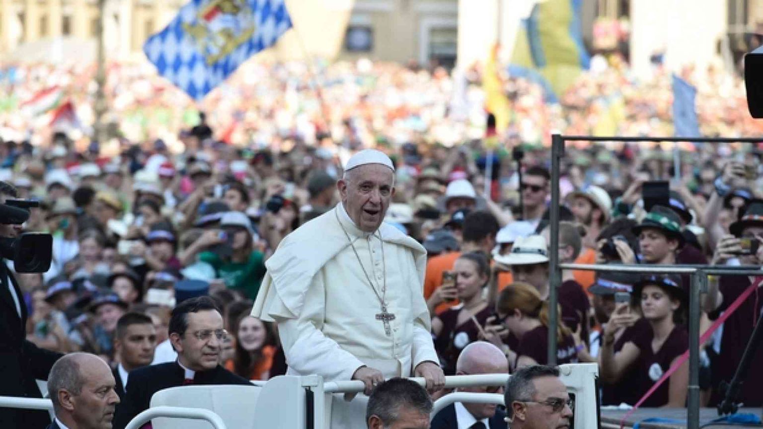 Papa Francesco ai chierichetti: «Chiedetevi: 'cosa farebbe Gesù al mio posto?'»