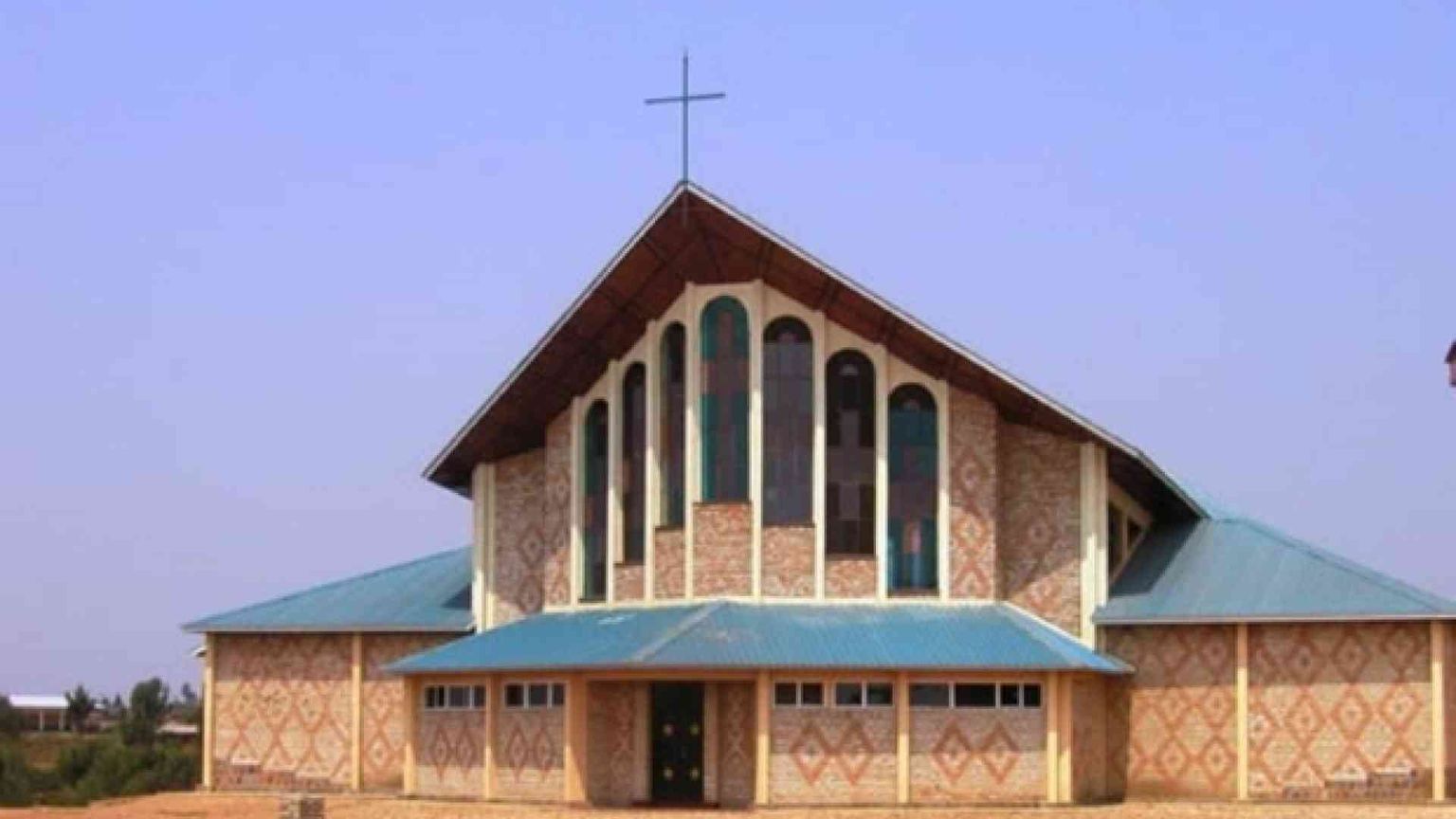 Chiuse 8mila chiese in sette mesi «per motivi di sicurezza». Proteste