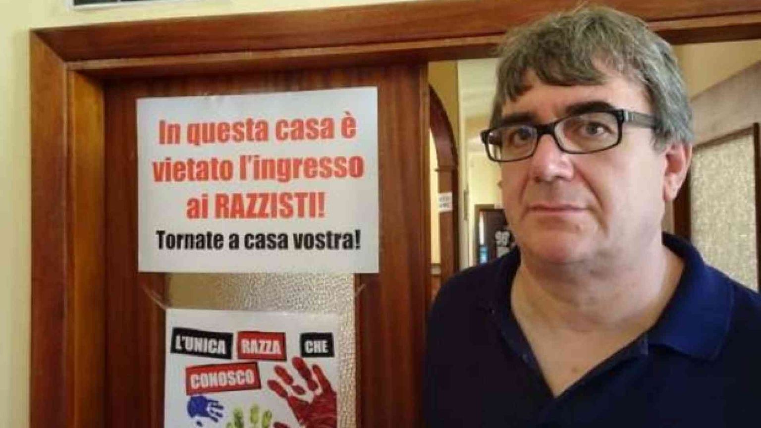 Denuncia di don Massimo: «Spari contro un migrante». Un altro caso a Napoli