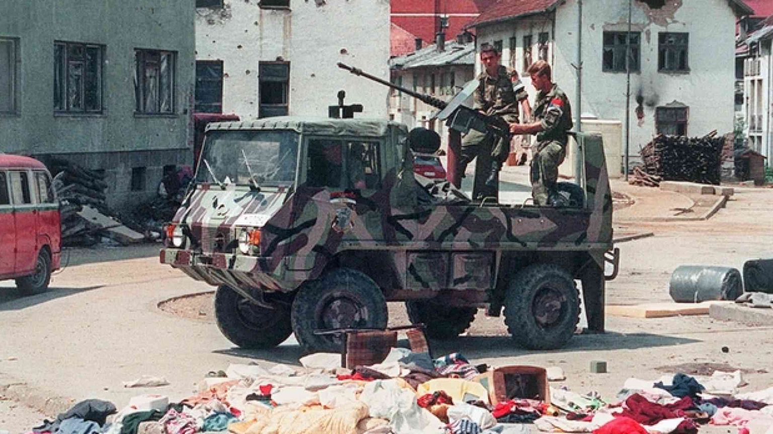 1995-Srebrenica strage di musulmani. L'Occidente chiude gli occhi