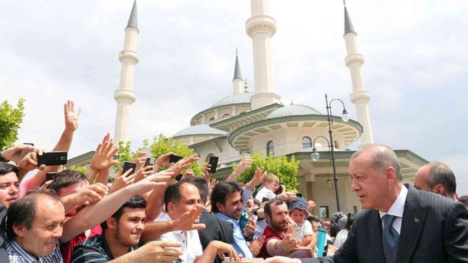 Lira e prezzi affondano la Turchia di Erdogan