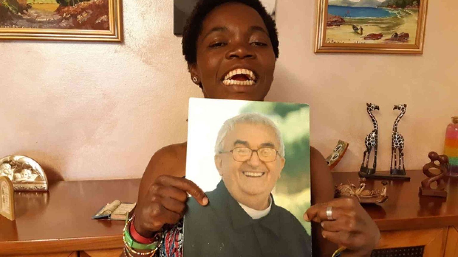 Salvata dalle scimmie, rinata in Italia