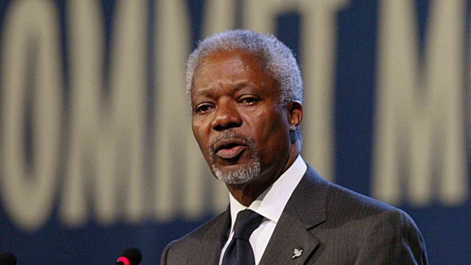 Kofi Annan, il segretario-rockstar dell'Onu che metteva al centro l'uomo