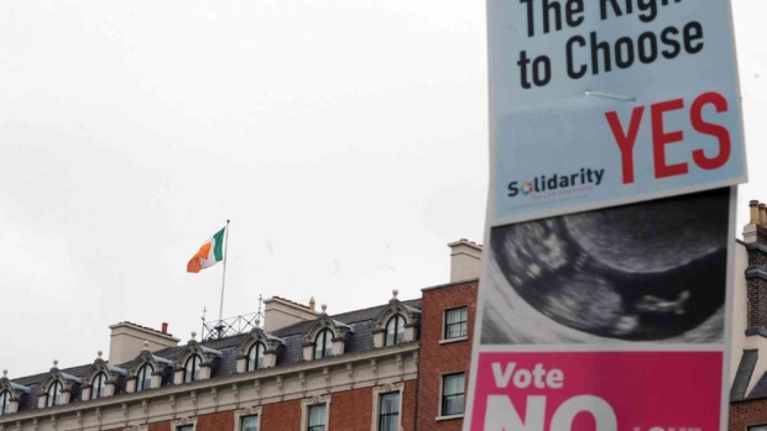 La contea «ribelle» d'Irlanda ora teme i viaggi dell'aborto
