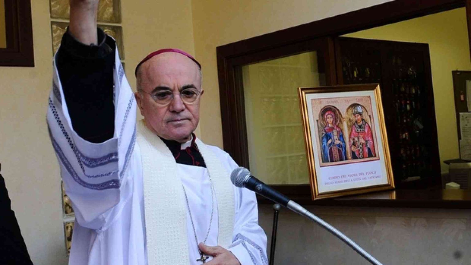 Dossier avvelenato contro il Papa. Francesco: «Giudicate voi»