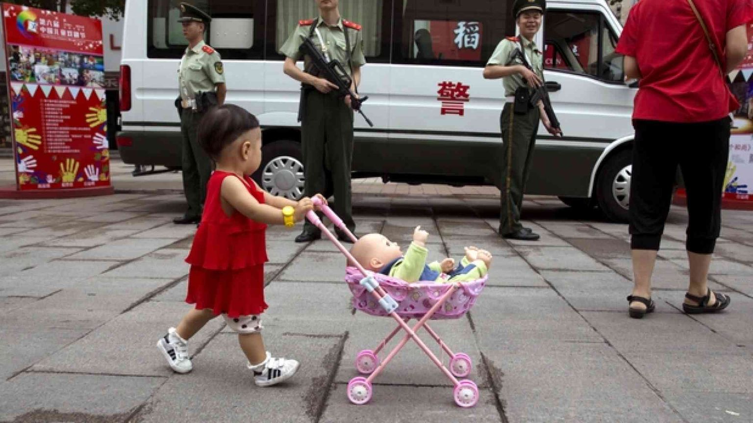 La Cina adesso accelera: servono più figli