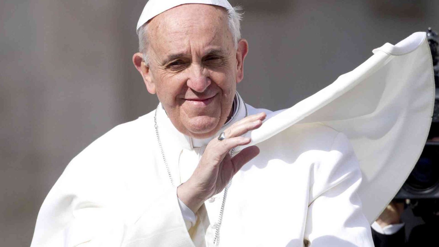 Il Papa: le acque non siano segno di separazione ma di incontro