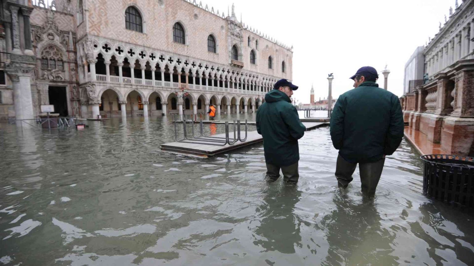 Venezia rialza piazza San Marco per salvarla dalle maree