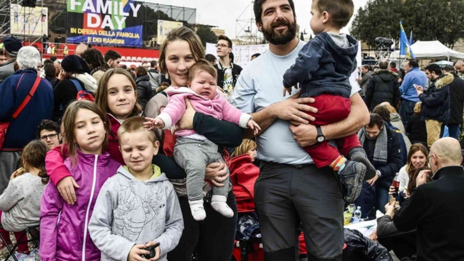 Vivere (bene) con tanti figli. «Perché in Italia non si può?»