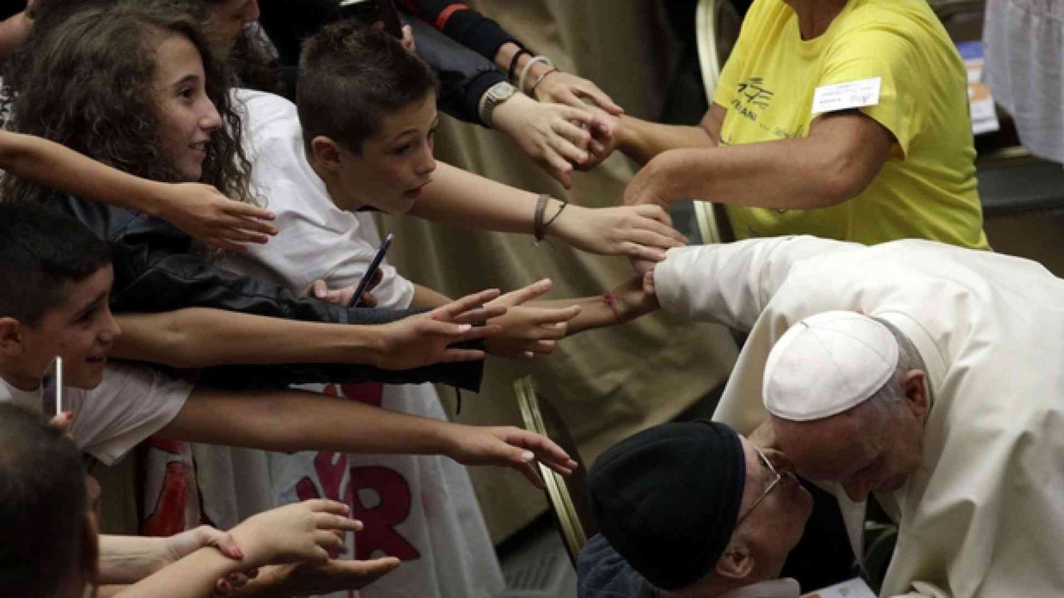 Il Papa ai genitori: rilanciare l'alleanza educativa con gli insegnanti