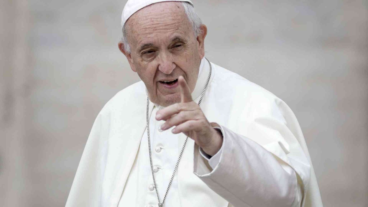 Il Papa: chi sfrutta i migranti ne risponderà a Dio