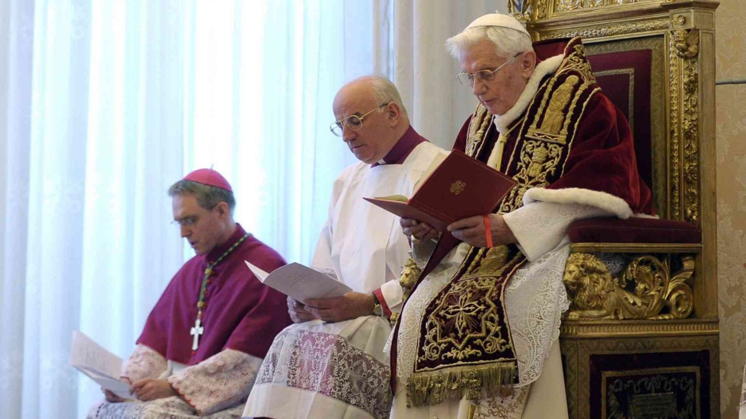 Rinuncia, Benedetto XVI risponde alle critiche