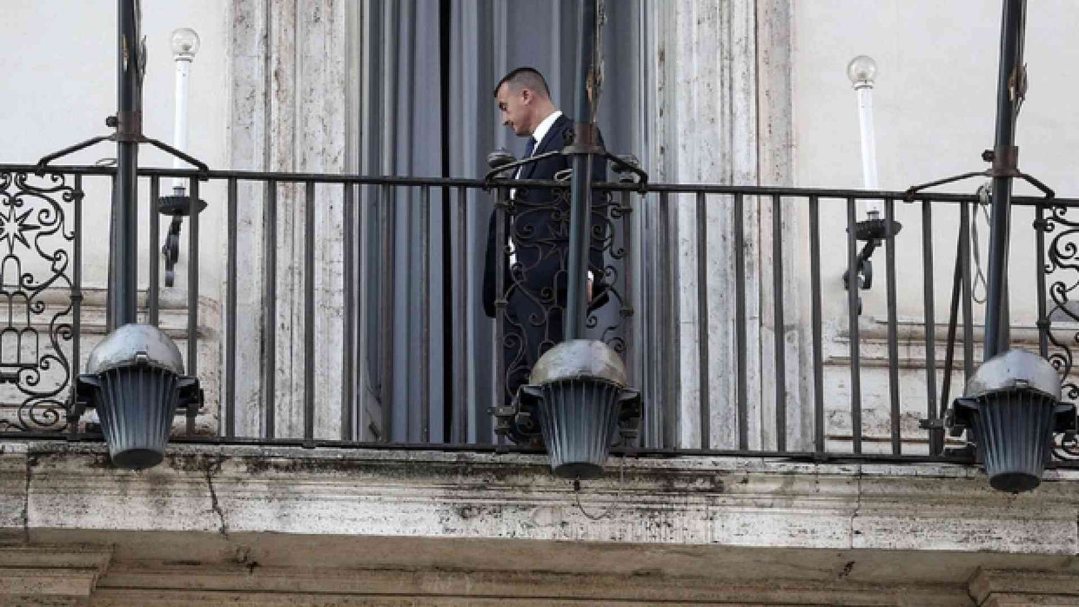 Insulti e minacce al Ministero dell'Economia, bufera su Casalino