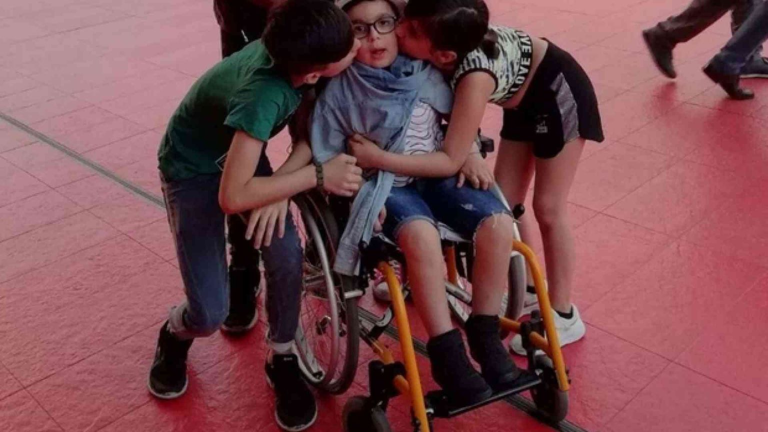 Col tumore, ma senza casa: la storia del piccolo Samuel