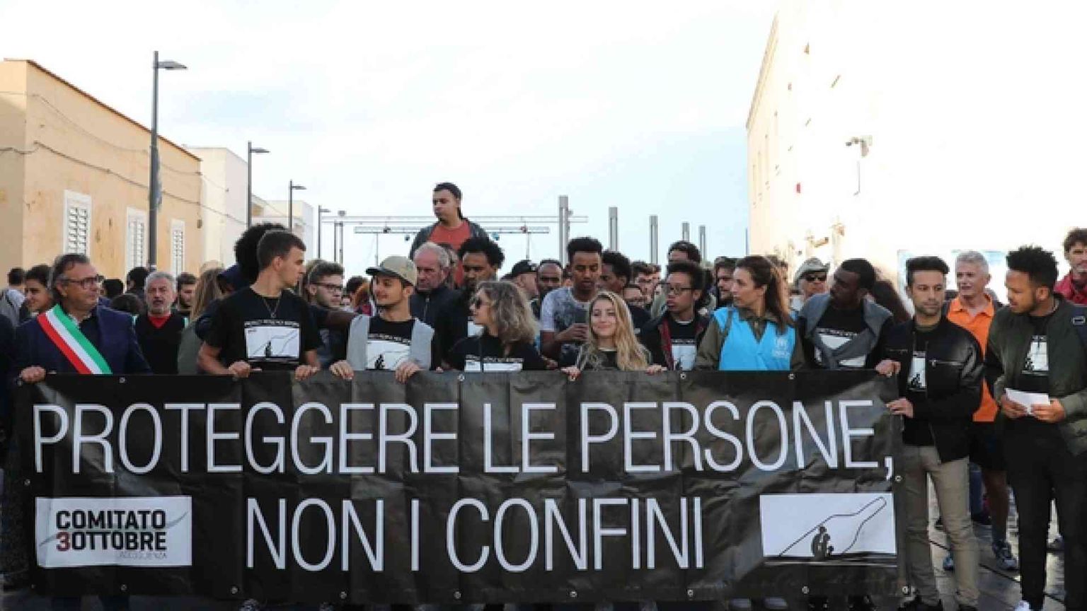 Lampedusa, il silenzio delle istituzioni e la preghiera dei presenti