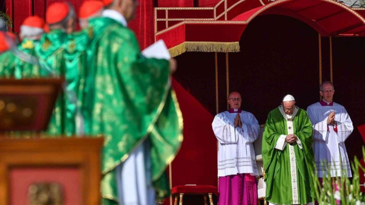 Il Papa: cambiamo ciò che ci paralizza e separa dai giovani