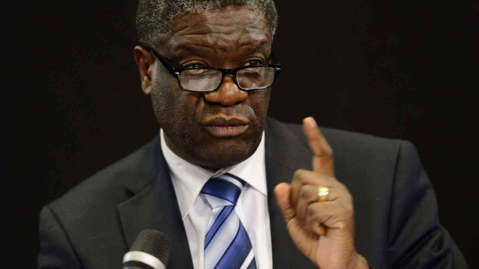 Il medico coraggioso che cura le donne vittime di stupri