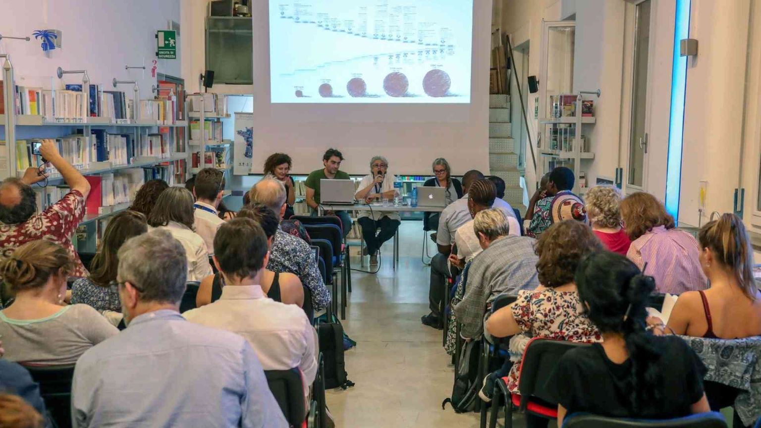 Braccianti e badanti, le vite sottocosto