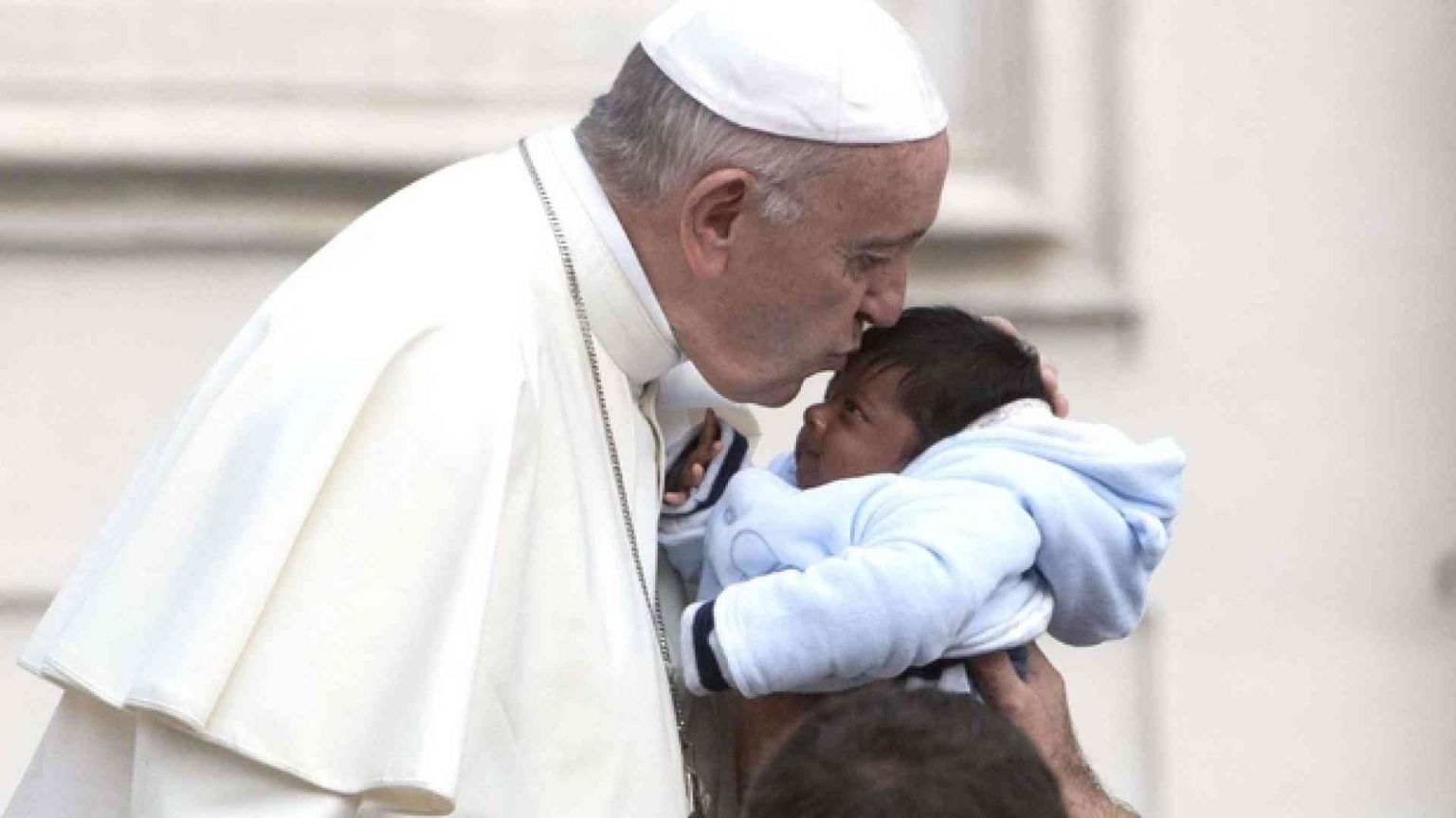 Papa Francesco: per annientare un uomo basta ignorarlo, l'indifferenza uccide