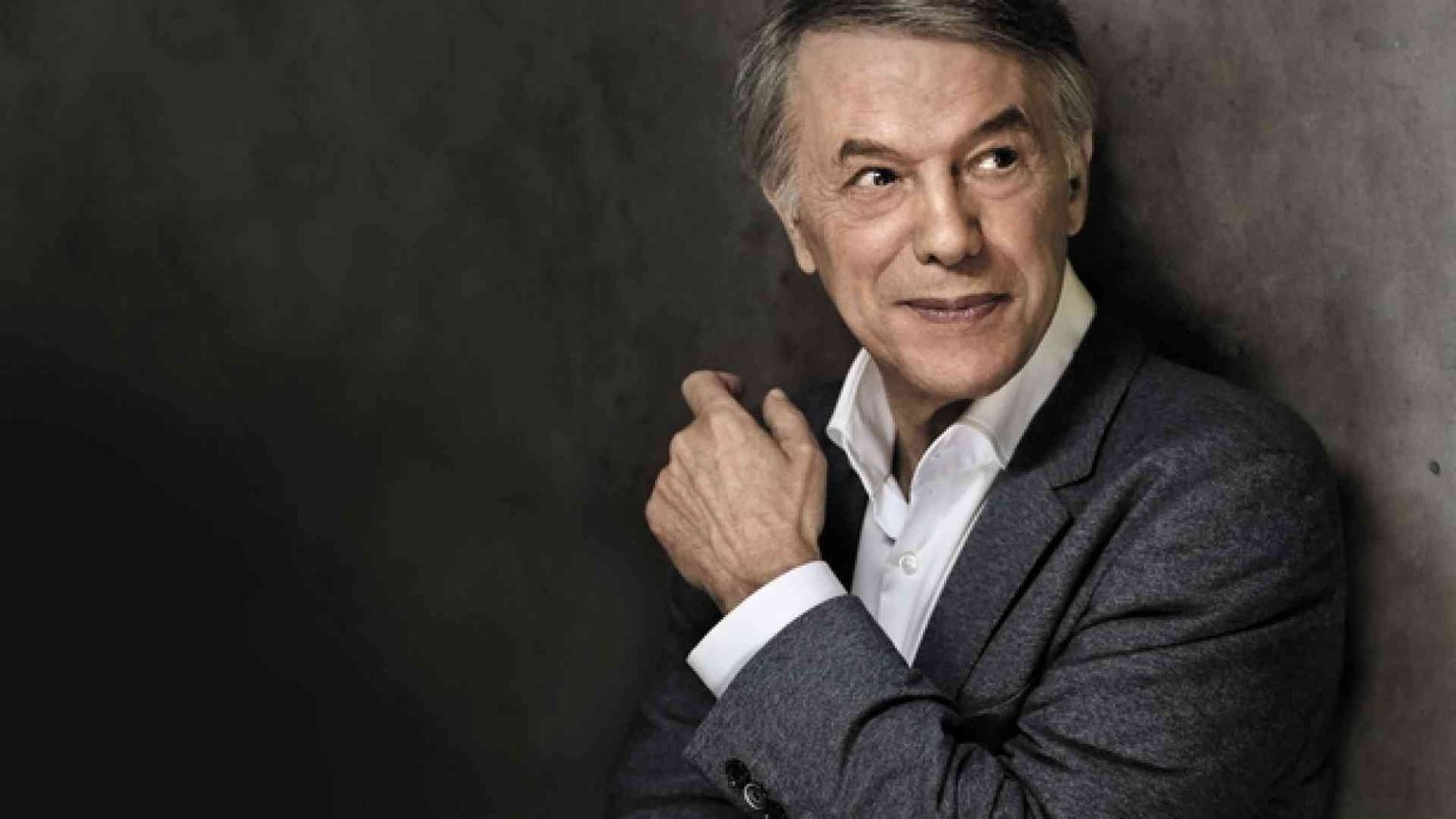 Adamo: «Oggi voglio cantare i migranti come me»