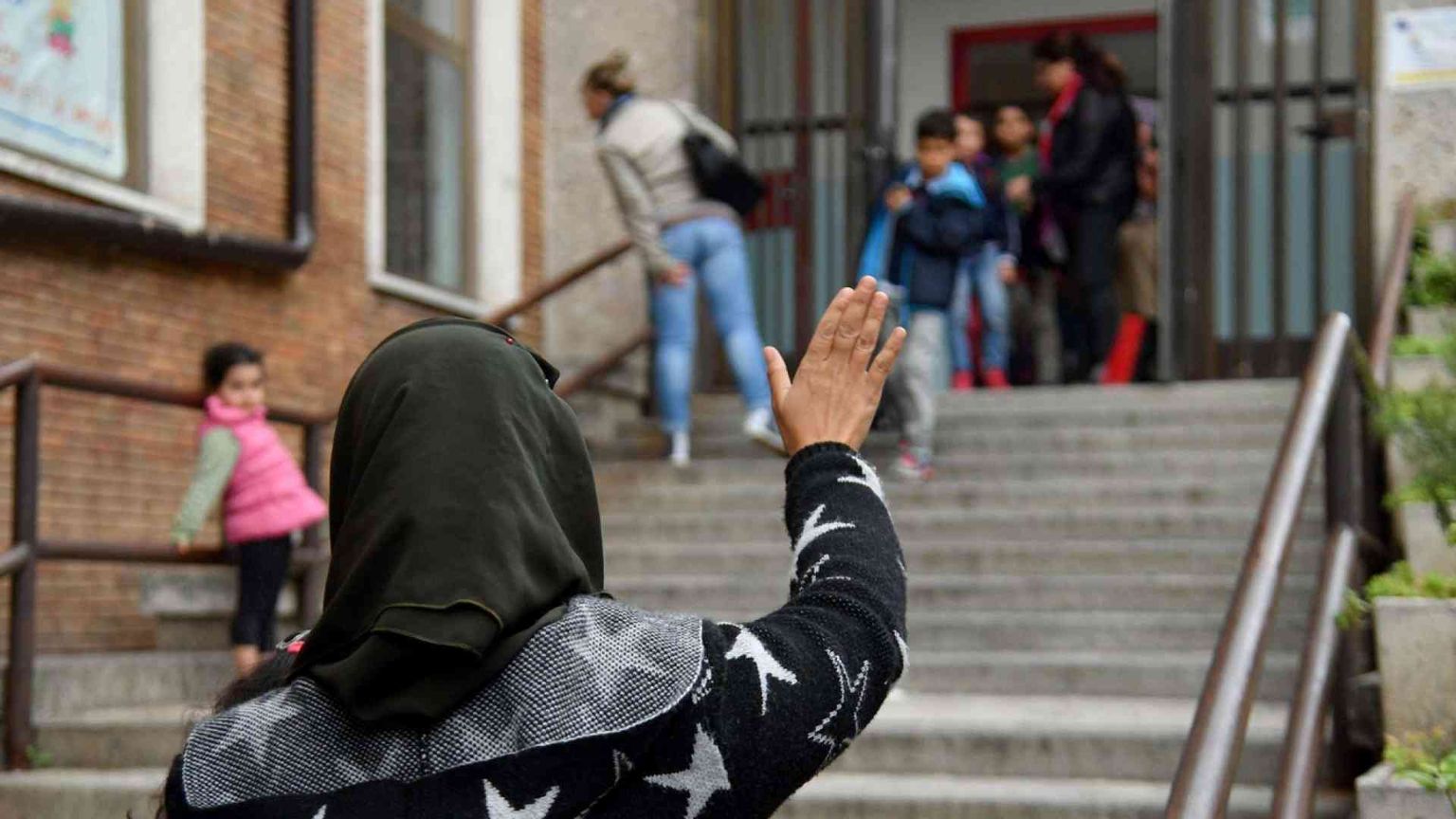 Appello del vescovo: risolvere il caso delle mense per gli stranieri