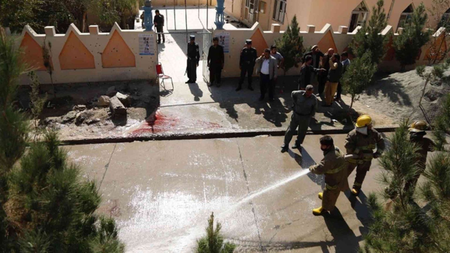 Il voto in Afghanistan finisce nel sangue: bombe ai seggi, «67 morti»