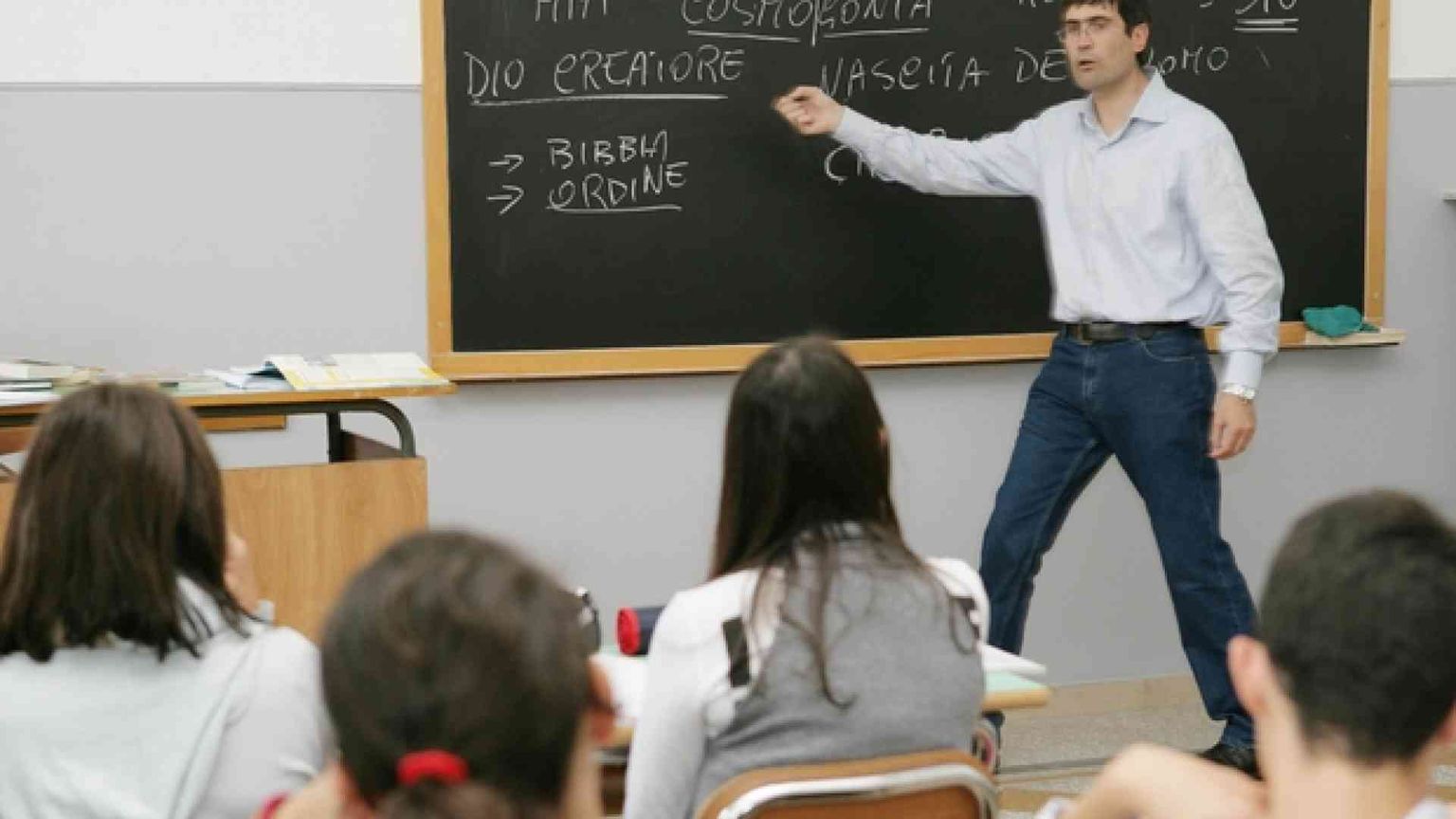 A Bologna l'ora di «condivisione» fa discutere