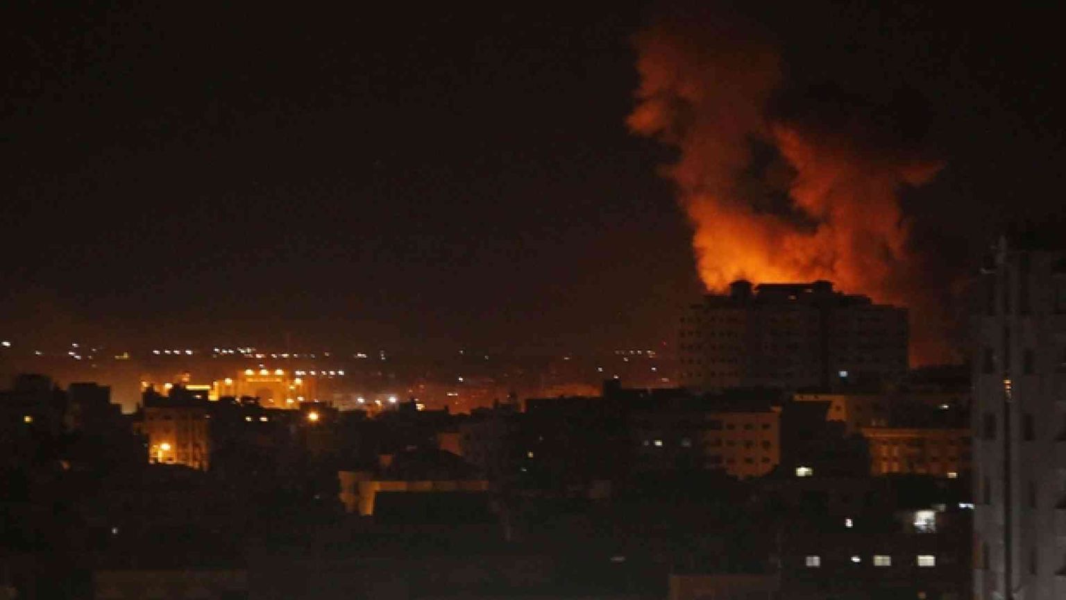 Notte di fuoco a Gaza: Israele risponde con 80 raid al lancio di missili