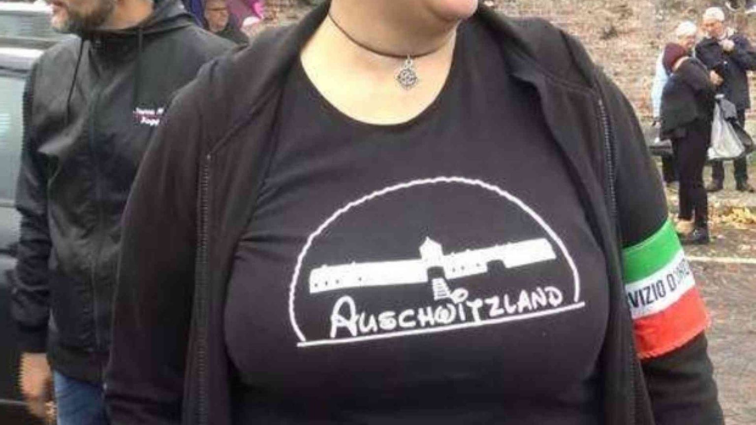Forza Nuova sospende la militante che ha indossato la maglietta choc