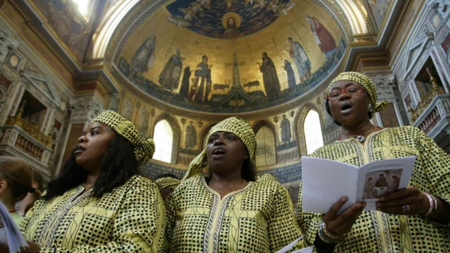 Il Papa: l'Europa è nata dalle migrazioni