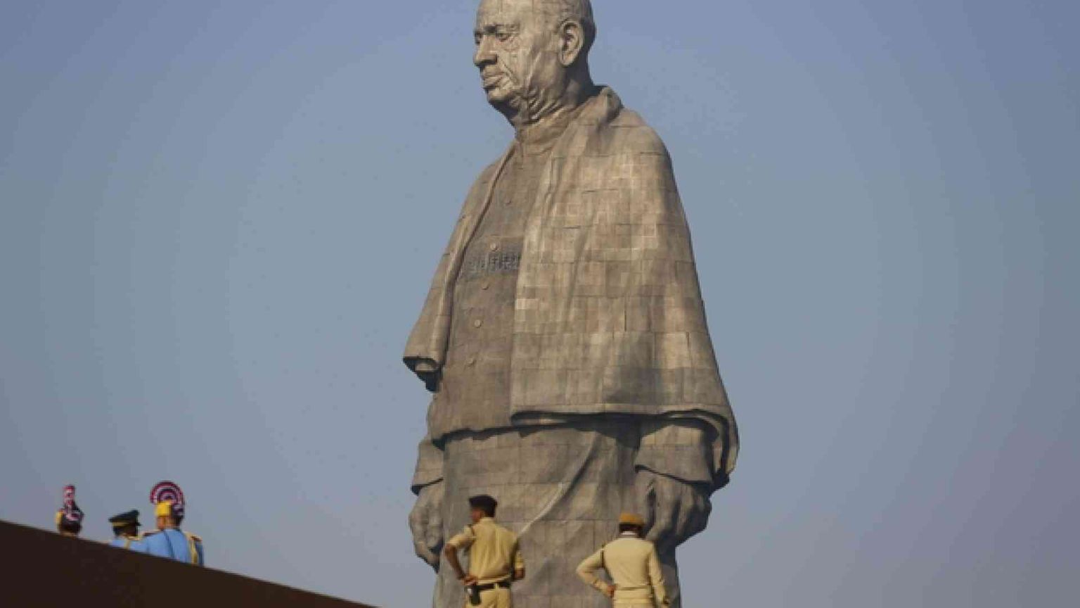 Il premier indiano Modi inaugura la statua più alta del mondo