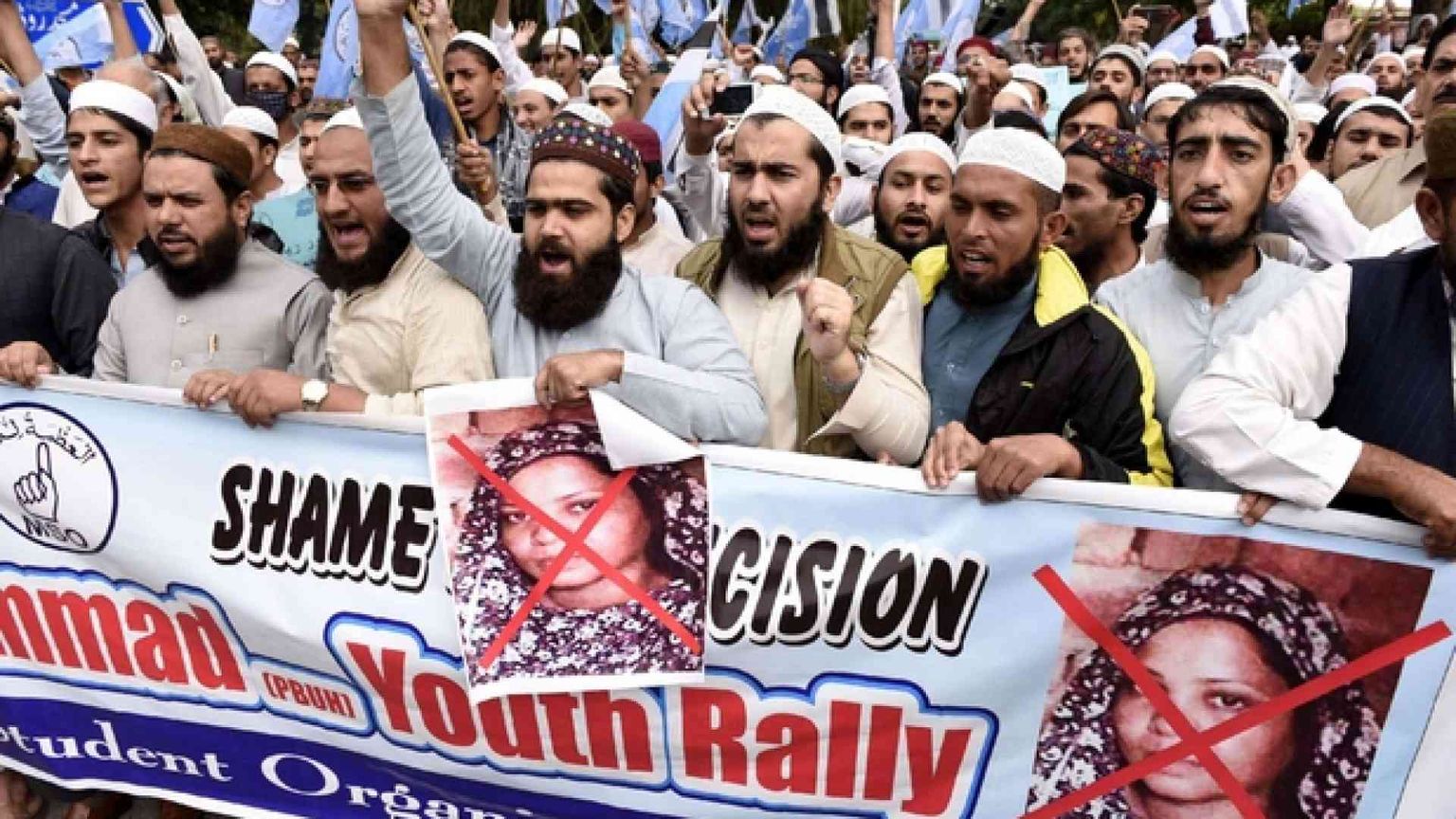 La rabbia dei fondamentalisti frena l'espatrio dopo l'assoluzione