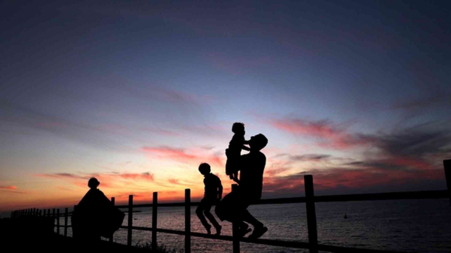 Educare i figli nel tempo insieme: in montagna e davanti alla tv