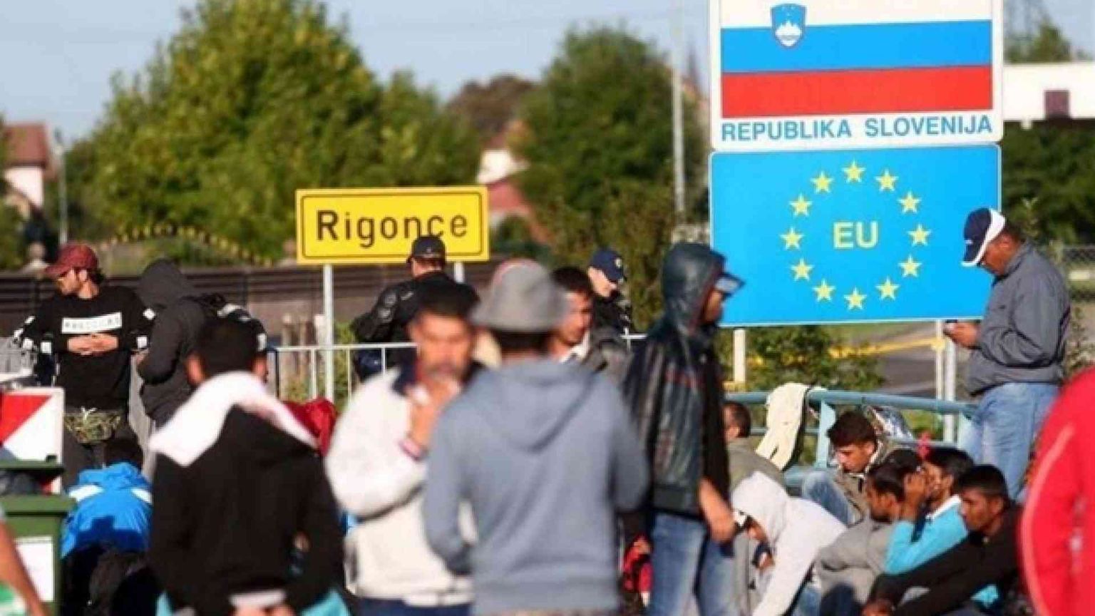 La denuncia: migranti respinti in Slovenia. Il Viminale: tutto regolare