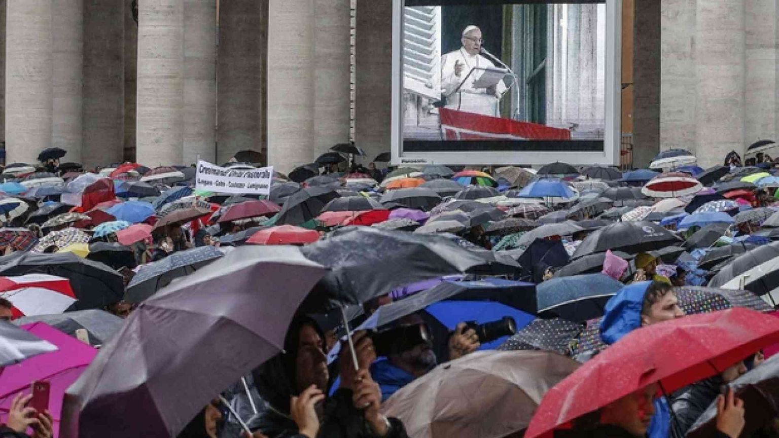 Il Papa: illusorio separare amore verso Dio e verso il prossimo