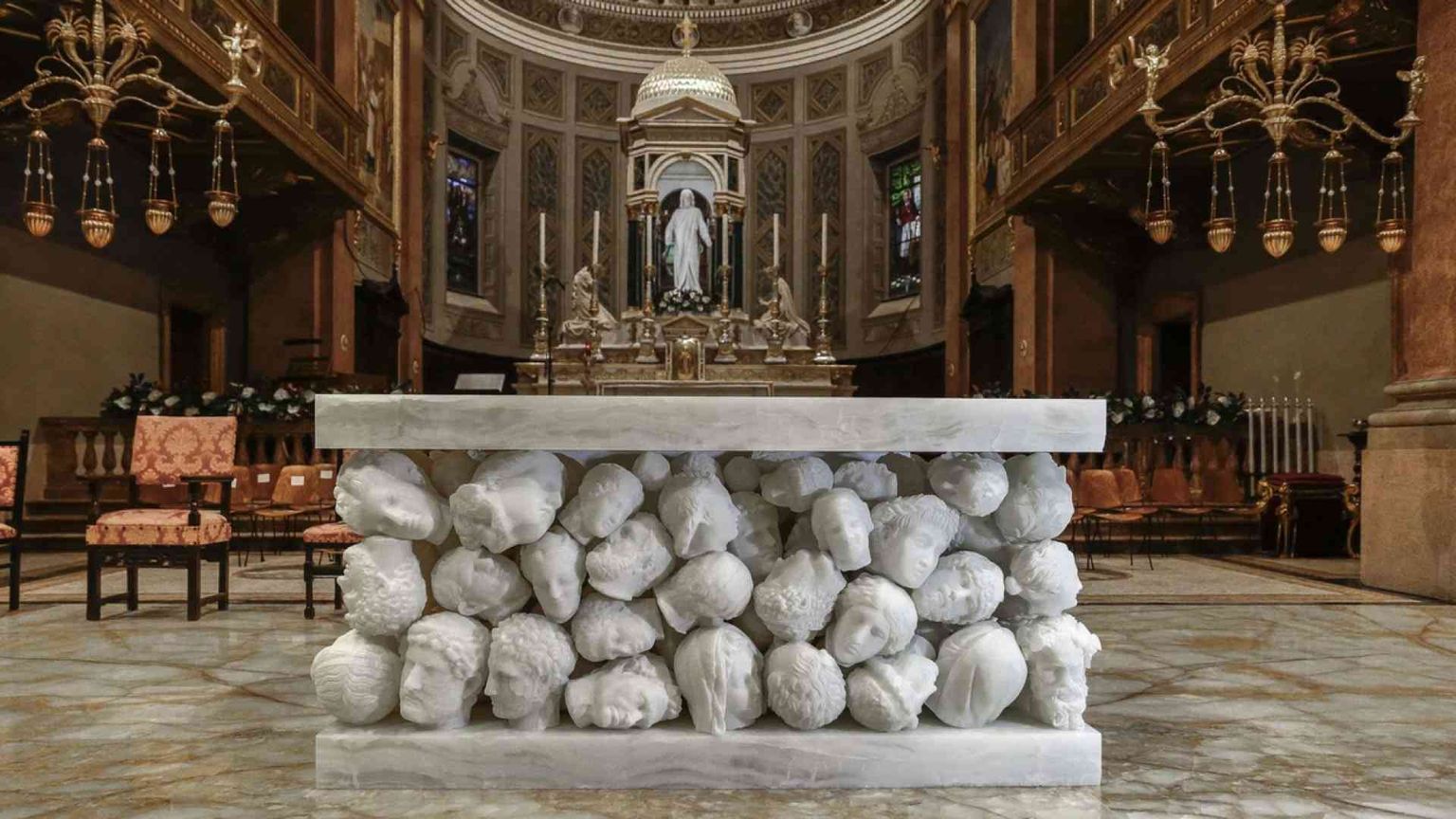 Il nuovo altare di Claudio Parmiggiani a Gallarate