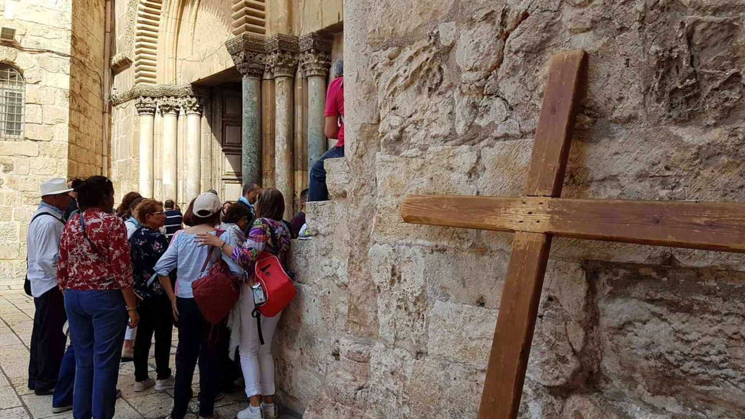 Pizzaballa: «I cristiani di Terra Santa accanto agli ultimi. Sempre»