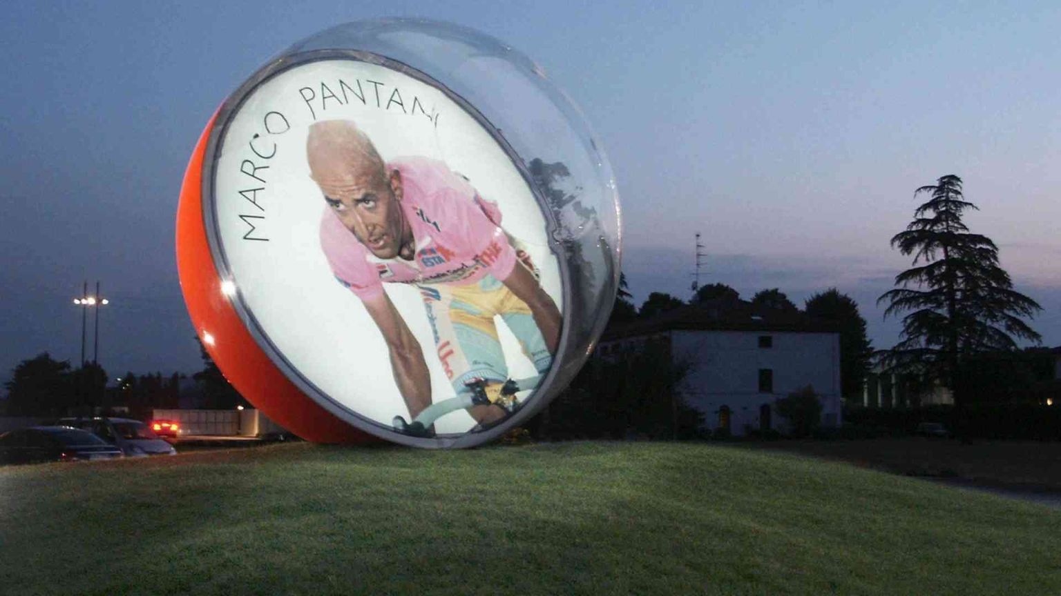 Da Pantani e Ronaldo: giro del mondo tra i monumenti ai campioni