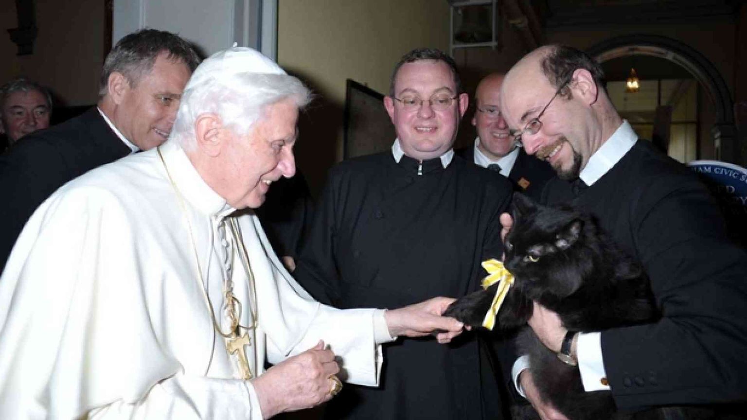 Addio a Pushkin, il gatto amico di Benedetto XVI